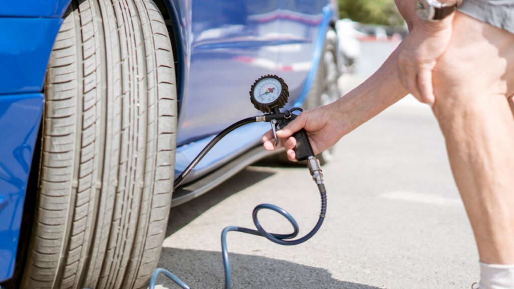 Smart ways to check air pressure for tires in summer to help ensure tire safety, smooth driving, and long tire life during hotter months