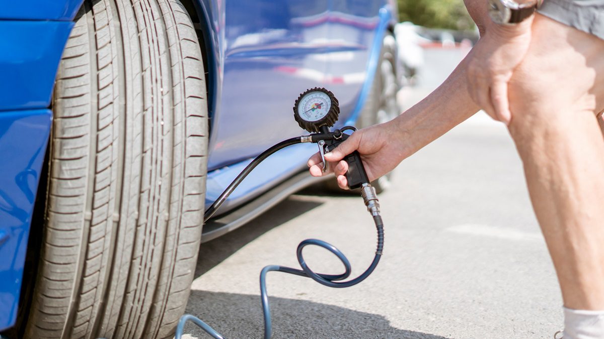 Smart ways to check air pressure for tires in summer to help ensure tire safety, smooth driving, and long tire life during hotter months