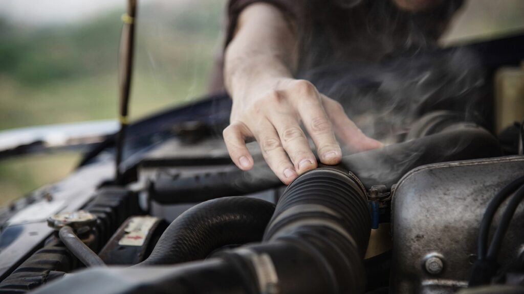 Land Rover engine problems, including common symptoms, repair advice, and how to handle them before a breakdown happens