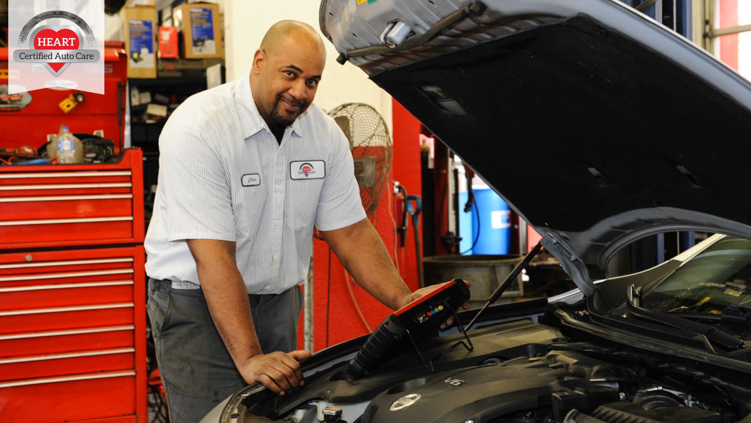 technician performing car battery replacement in Libertyville.